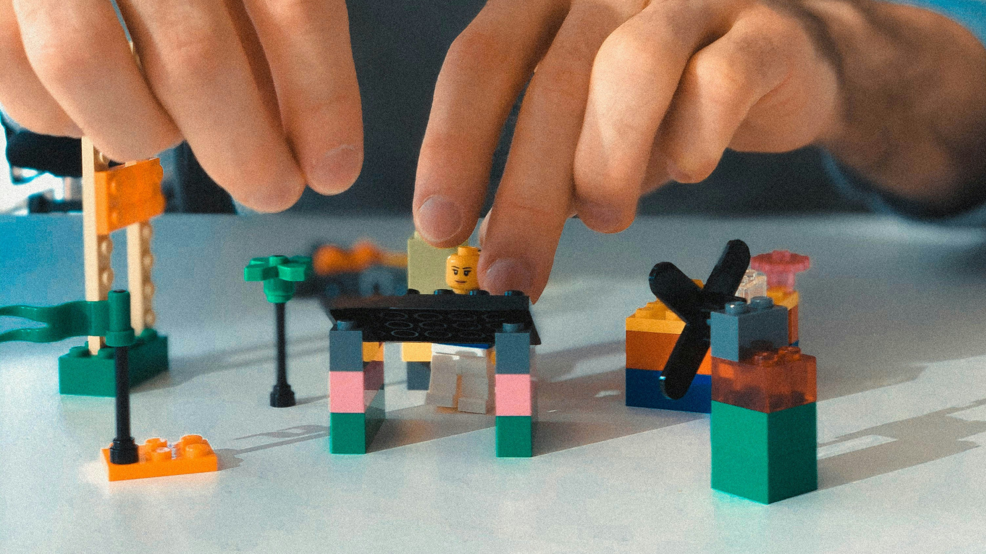 UX Post SEO A person's hands stretched out victorious over the mountains